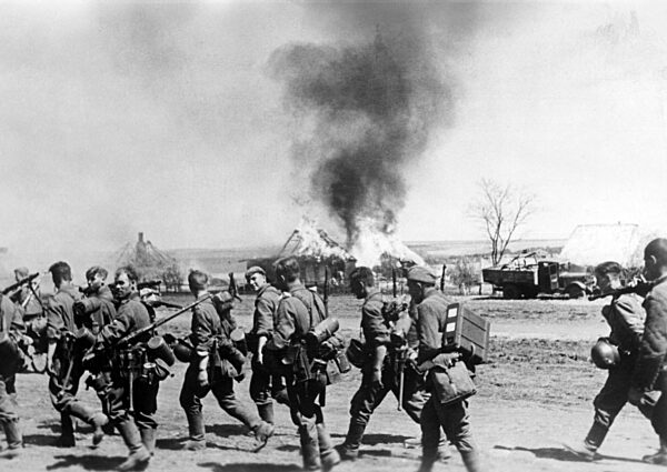 German infantrymen during the advance towards Stalingrad, May 1942