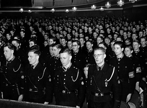 Ceremony of obligation in Berlin, 1943