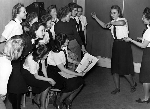 Kunsterziehung im BDM-Werk Glaube und Schönheit, 1941