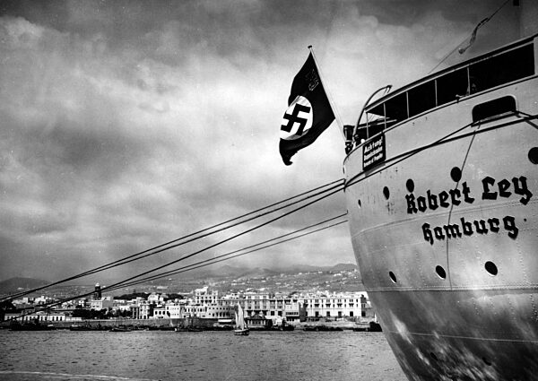 Jungfernfahrt der "Robert Ley", Teneriffa 1939