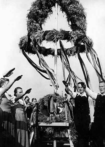 Harvest crown, 1942