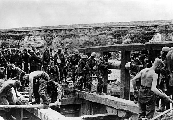 German pioneers building a bridge on the Eastern front, 1942