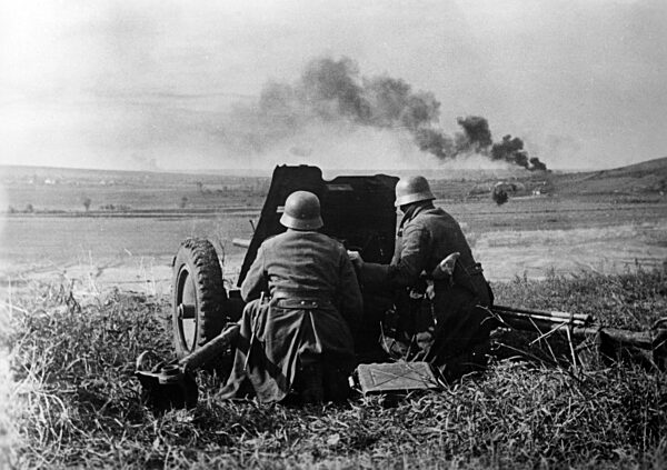 German artillery on the Eastern front, May 1942