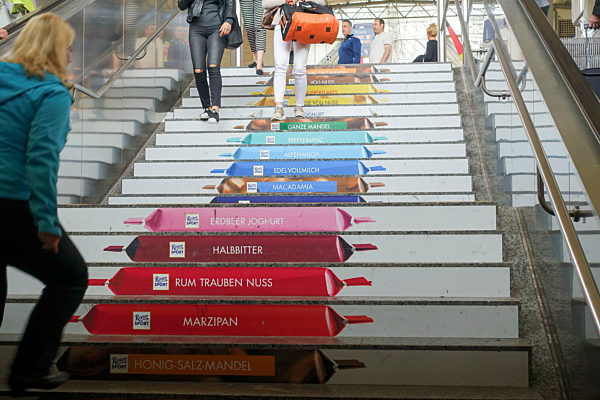 Schokoladenwerbung im Münchner Hauptbahnhof, 2016