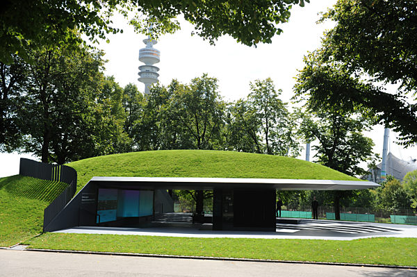 Erinnerungsort "Einschnitt" für die Opfer des Olympia-Attentats in München, 2017