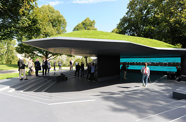 Erinnerungsort "Einschnitt" für die Opfer des Olympia-Attentats in München, 2017