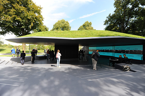 Erinnerungsort "Einschnitt" für die Opfer des Olympia-Attentats in München, 2017