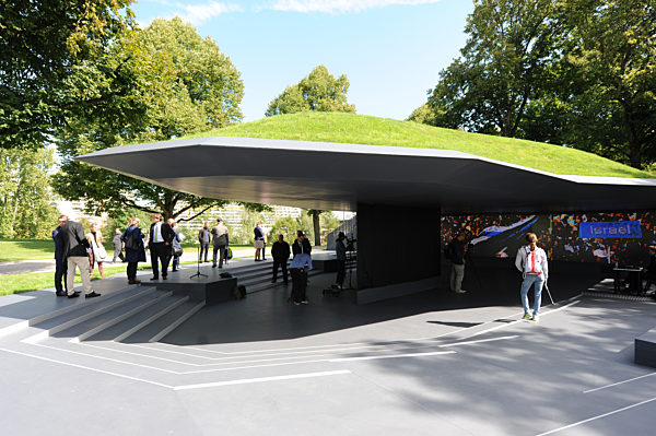 Erinnerungsort "Einschnitt" für die Opfer des Olympia-Attentats in München, 2017