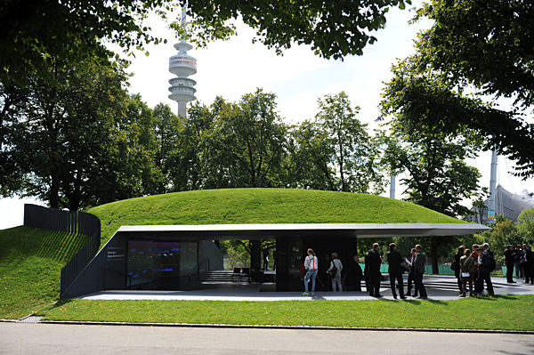 Erinnerungsort "Einschnitt" für die Opfer des Olympia-Attentats in München, 2017