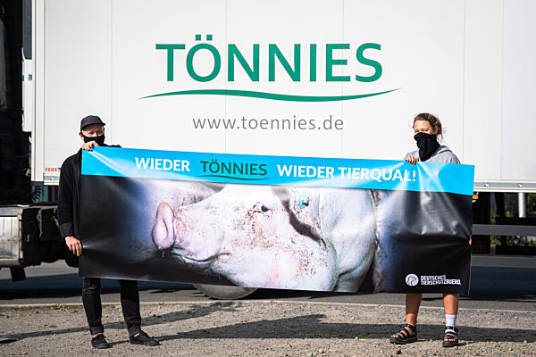 Protestaktion vor Schlachtbetrieb in Sögel