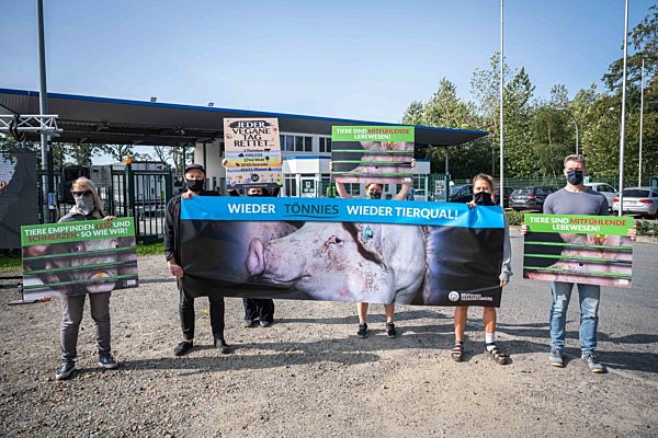 Protestaktion vor Schlachtbetrieb in Sögel