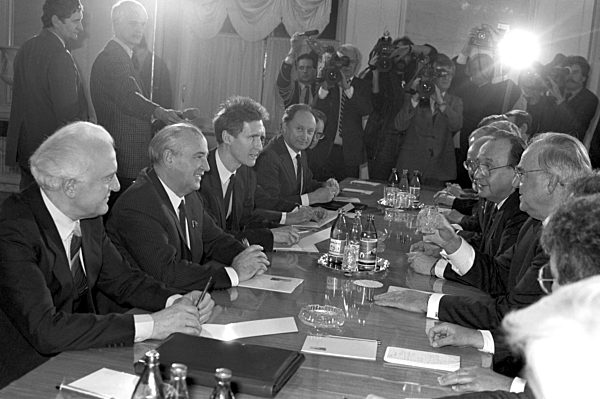 Kohl 1990 bei Gorbatschow in Moskau