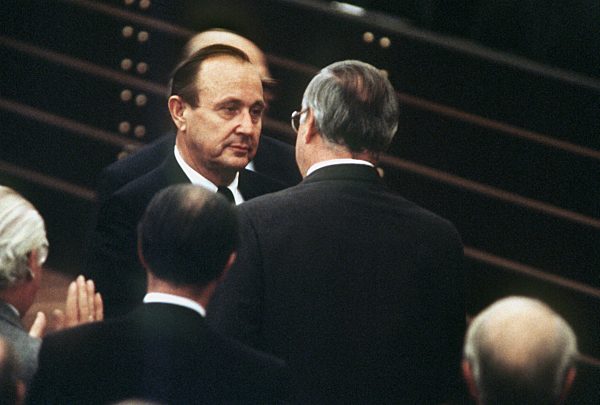 Helmut Schmidt gestürzt - Helmut Kohl neuer Bundeskanzler