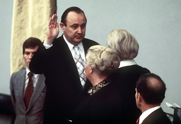 Genscher als Außenminister vereidigt