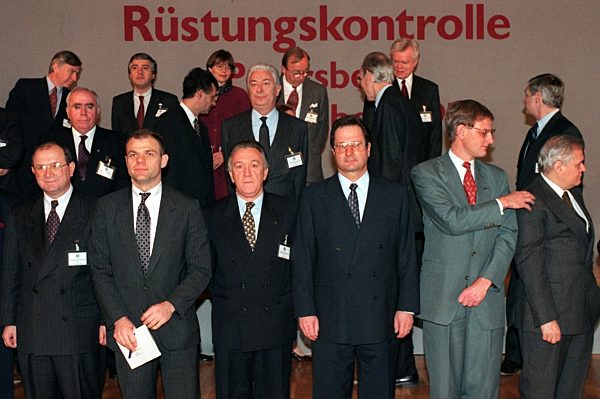 Abrüstungskonferenz für Ex-Jugoslawien in Bonn