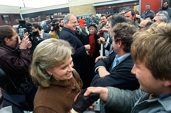 Wahlkampf DDR - Kanzler Kohl in Leipzig 1990