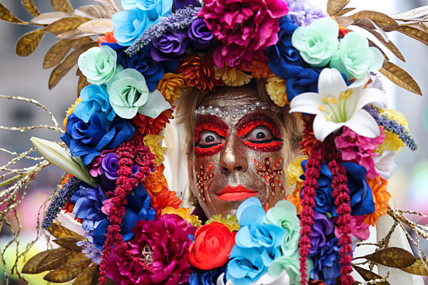 EASTER-BONNET-PARADE