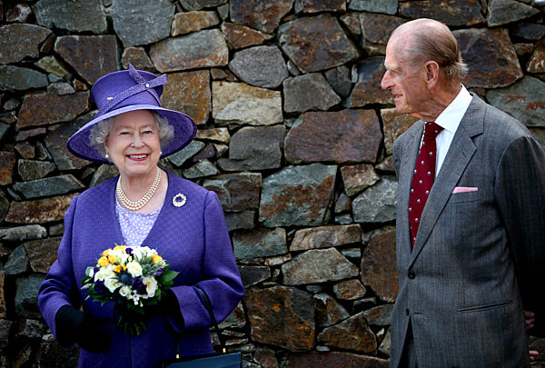 The Queen visits to the Scottish Seabird Centre
