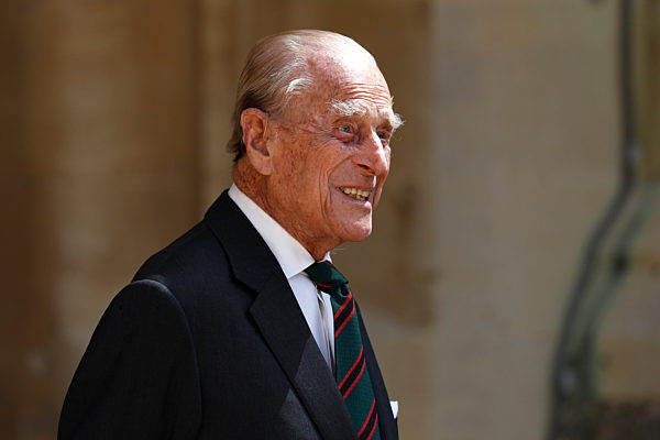 Britain's Prince Philip (C), Duke of Edinburgh takes part in the transfer of the Colonel-in-Chief of The Rifles at Windsor castle in Windsor on July 22, 2020. - Britain's Prince Philip, Duke of Edinburgh will step down from his role as Colonel-in-Chief for the Rifles after 67 years of service.