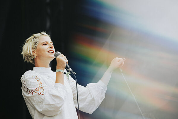 Jessie Buckley and Bernard Butler