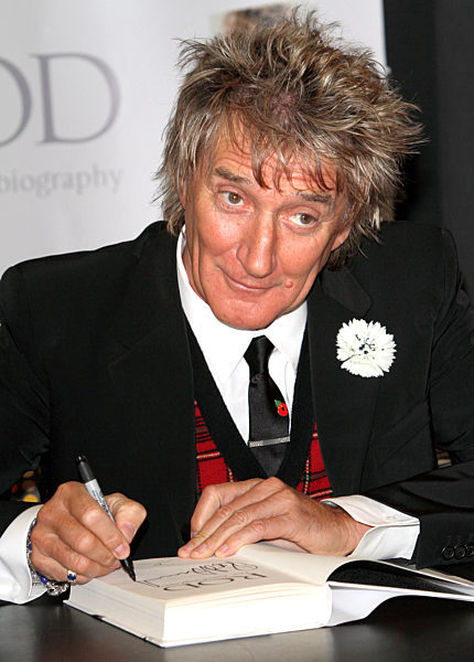 Rod Stewart Signs copies of his book 'Rod: The Autobiography' at
 Waterstones, Piccadilly, London - November 7th 2012
 
-