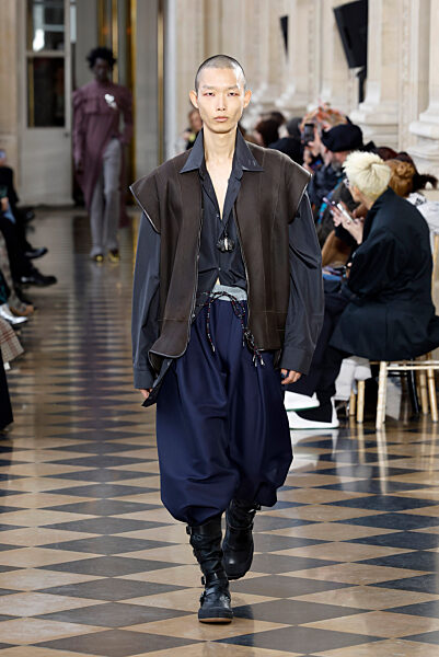 Vivienne Westwood  Ready to wear Fall winter 2023/24 Paris March 2023