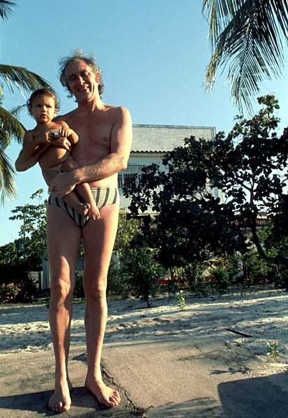Ronnie Biggs withhis son in Rio, Brazil