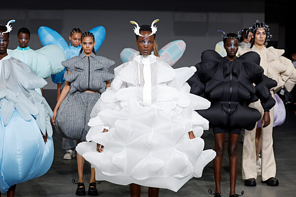 Anrealage Ready To Wear Spring Summer 2025 Paris Fashion Week, 24 September 2024