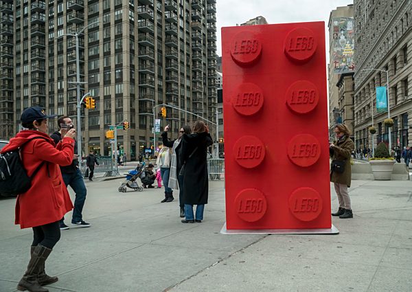 Giant LEGO brick celebrates company's 60 year anniversary
