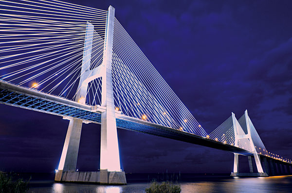 Portugal - Vasco da Gama Brücke bei Nacht