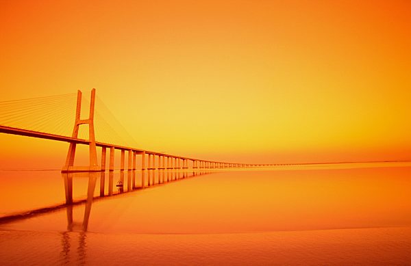 Portugal: Vasco da Gama Brücke in Lissabon