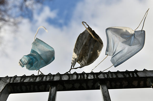 Symbolic picture corona - breathing masks
