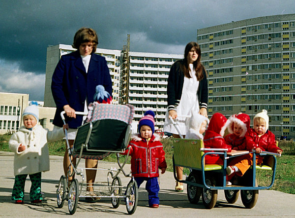 DDR - Junge Stadt Neubrandenburg 1982