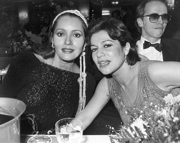 Deutscher Filmball in München 1984 - Barbara Carrera und Hannelore Elsner