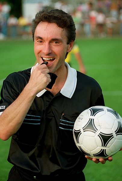 Fußball; WM-Schiedsrichter Kirschen wurde 50