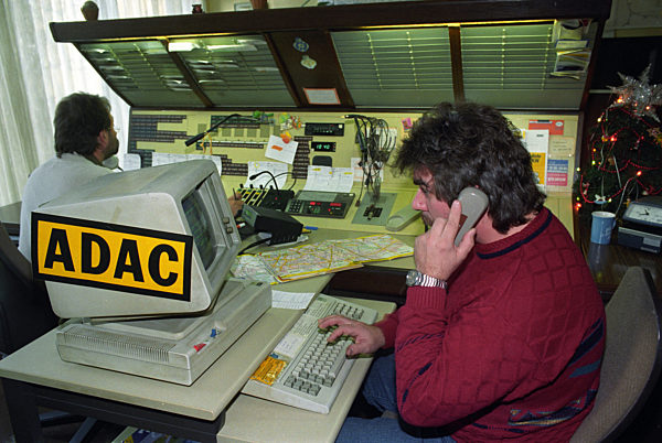 ADAC-Funkeinsatzzentrale (Archivfoto und Text 1992)
