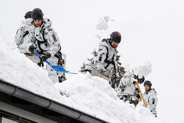 Winter in Bayern - Söder besucht Einsatzort