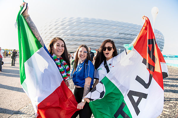 Fußball EM - Vor dem Spiel Belgien - Italien - Fans
