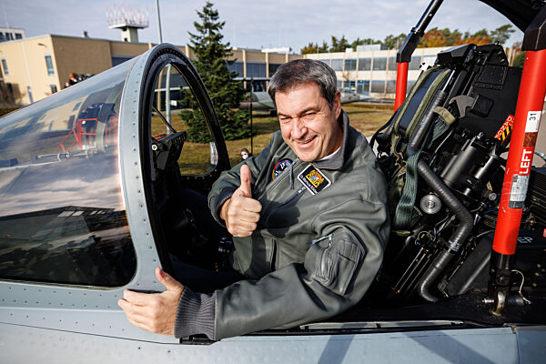 Söder besucht Luftfahrtzentrum von Airbus