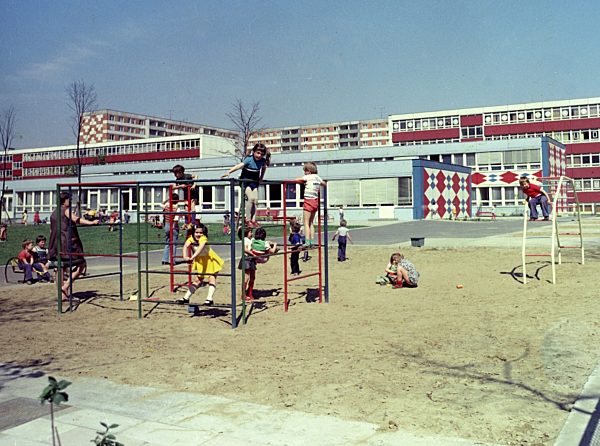 DDR -  Neubaugebiet in Berlin