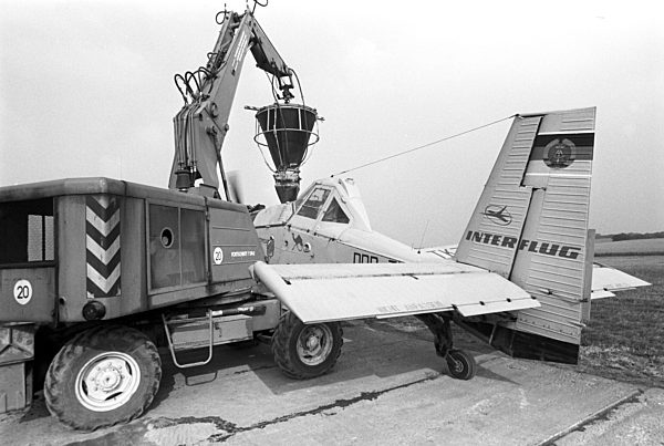 DDR -  Agrarflug - Walddüngung 1987