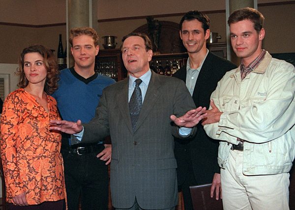 Gerhard Schröder bei "Gute Zeiten, schlechte Zeiten"