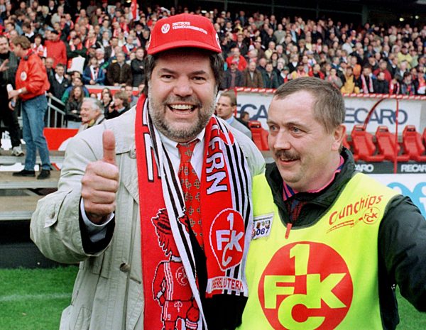 Fußball: Ministerpräsident Beck im Meisterjubel