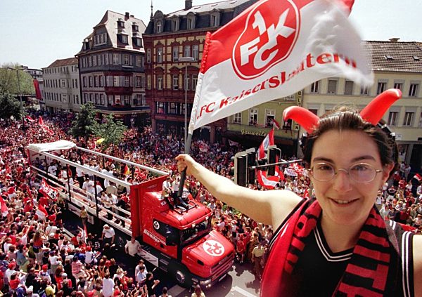 Fußball-Bundesliga: Teuflische Fans bei Meisterfeier