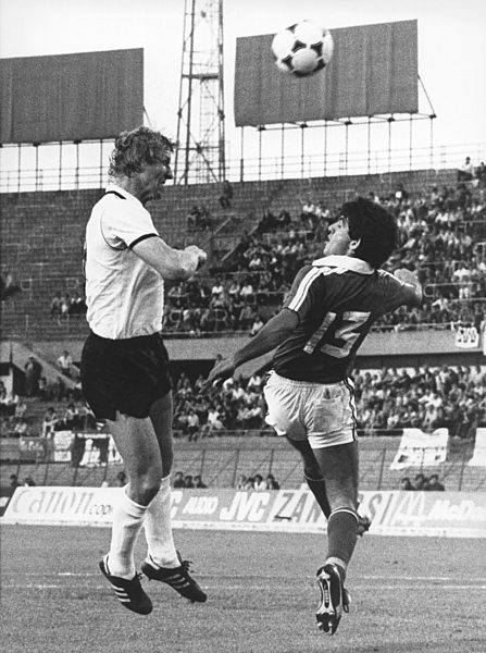 Fußball-EM '80: Horst Hrubesch beim Kopfball