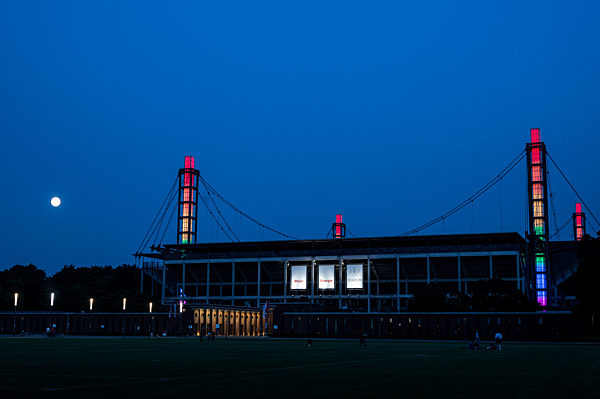 Fußball EM - Regenbogen-Beleuchtung in Köln