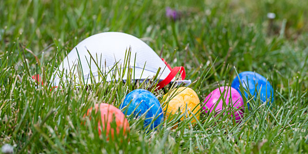 Ostern w?hrend der Corona Krise, Ostereier, Schutzmasken