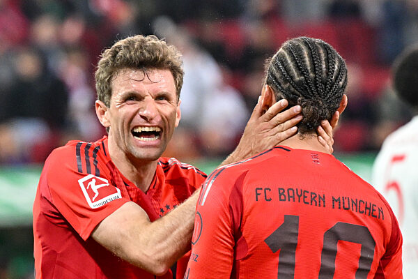 GER, Bayern, Augsburg, Fussball, FC Augsburg - FC Bayern Muenchen, in der WWK Arena, Augsburg, 28. Spieltag, 04.04.25,