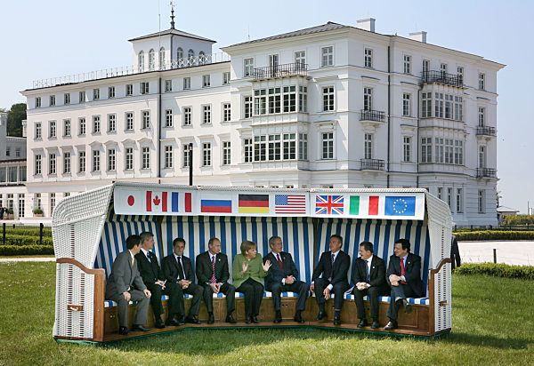 G8-Gipfel - Familienfoto im Strandkorb