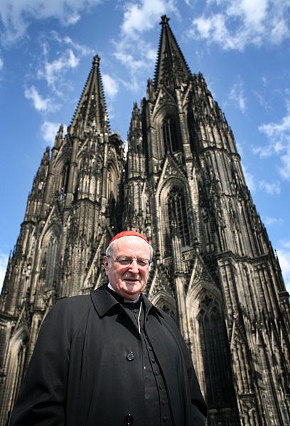 Der Kölner Erzbischof, Kardinal Joachim Meisner steht am Donnerstag (17.04...